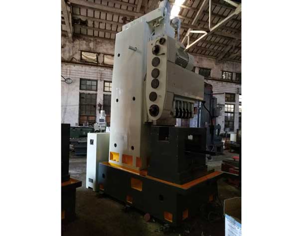 機(jī)體滾切組合銑床